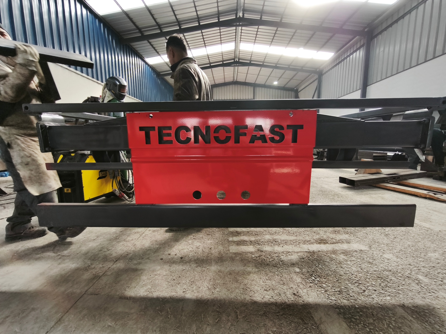 Detalle frontal — identidad Tecnofast